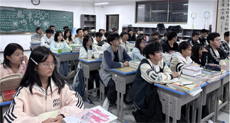 渭南工業(yè)學(xué)校綜合高中部法律大講堂通訊�?08.png