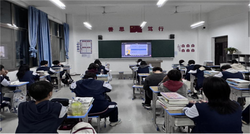 渭南工業(yè)學(xué)校綜合高中部法律大講堂通訊�?04.png